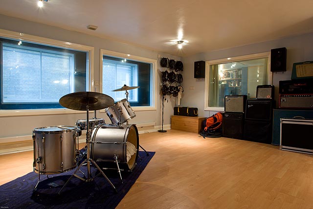 pinna productions - recording studio playing area