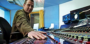 recording engineer and producer kevan gallagher at the dairy studios london