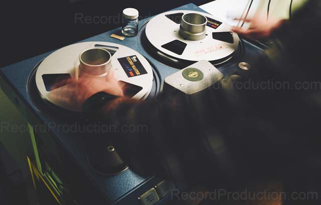 Tape Flanging demonstration by a recording engineer